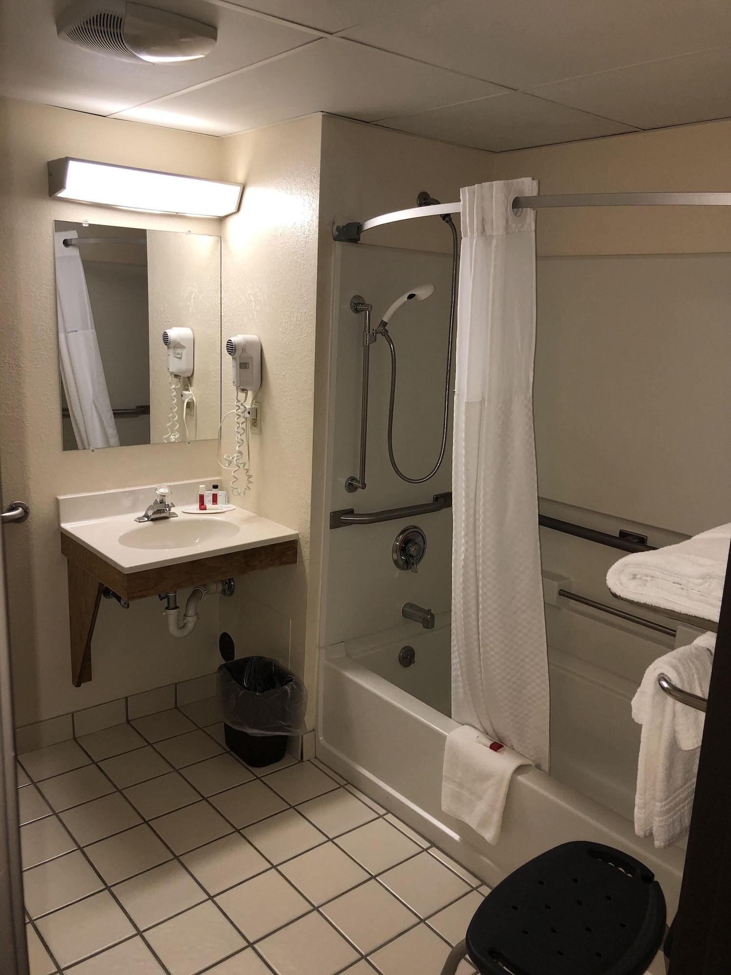 Super 8 By Wyndham Manchester Airport Eksteriør billede