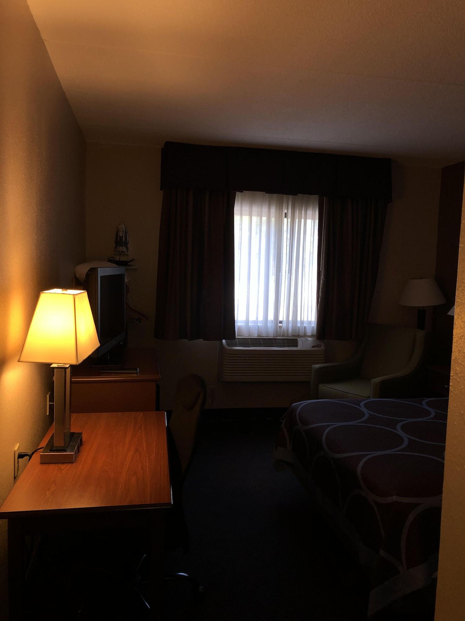 Super 8 By Wyndham Manchester Airport Eksteriør billede