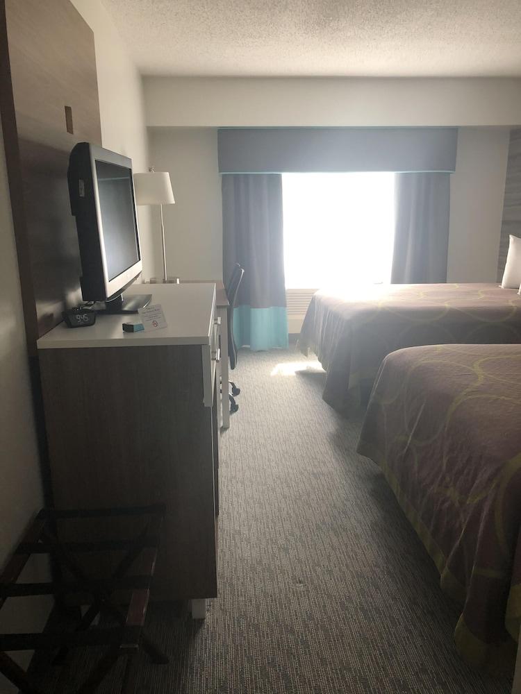 Super 8 By Wyndham Manchester Airport Eksteriør billede